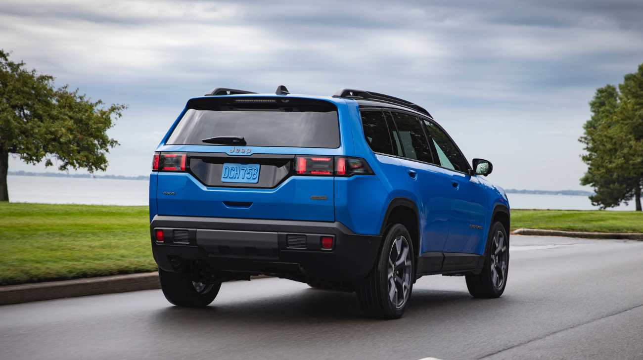 2026 Jeep Cherokee hybrid SUV with Jeep Active Drive I 4x4 in Mexico