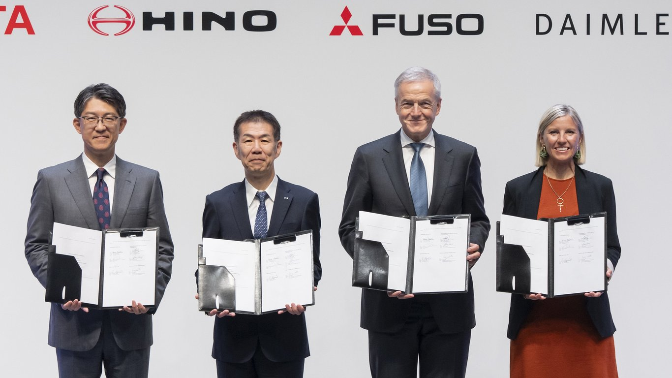 Hino Mitsubishi Fuso Business Integration Approved by JFTC with Competition Conditions