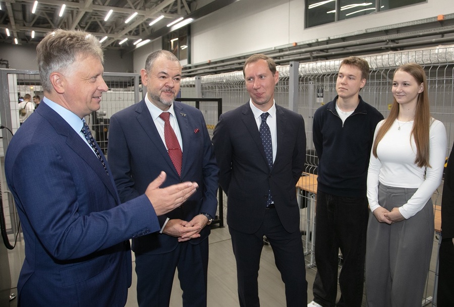 AVTOVAZ Ultrasonic Welding Advances LADA Interior Production