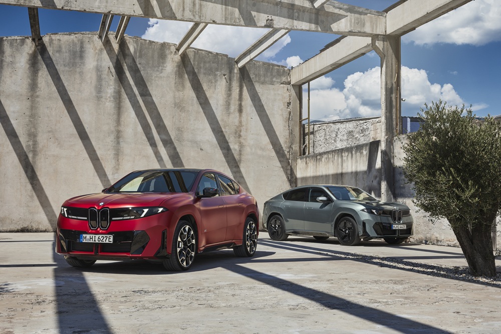 BMW iX4 Debuts With 828 km Range and 800V Charging