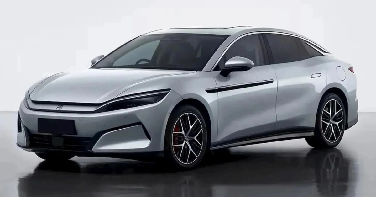 BYD Linghui e7 flash-charging sedan unveiled for ride hailing fleets