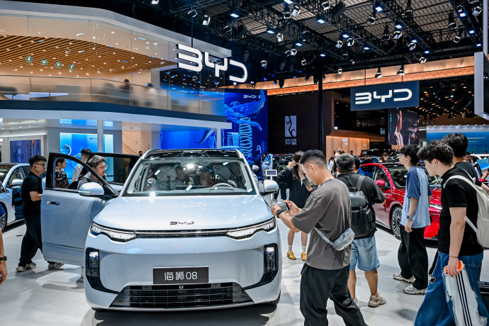 BYD Sealion 08 Launches With BEV and PHEV Powertrains