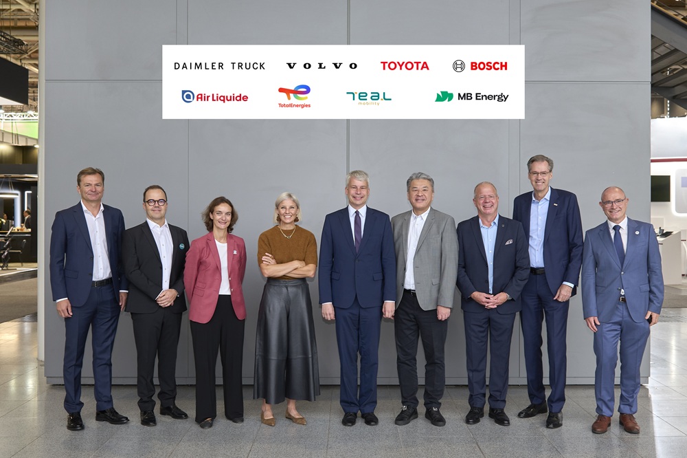 European Truck and Bus Manufacturers Warn of 2030 Risks