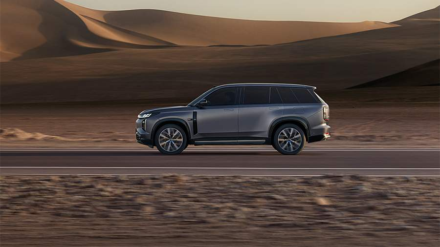 GAC S7 hybrid crossover exterior front view in Russia