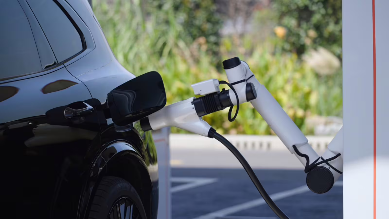Geely Smart Charging Raises EV Fast-Charging Benchmark