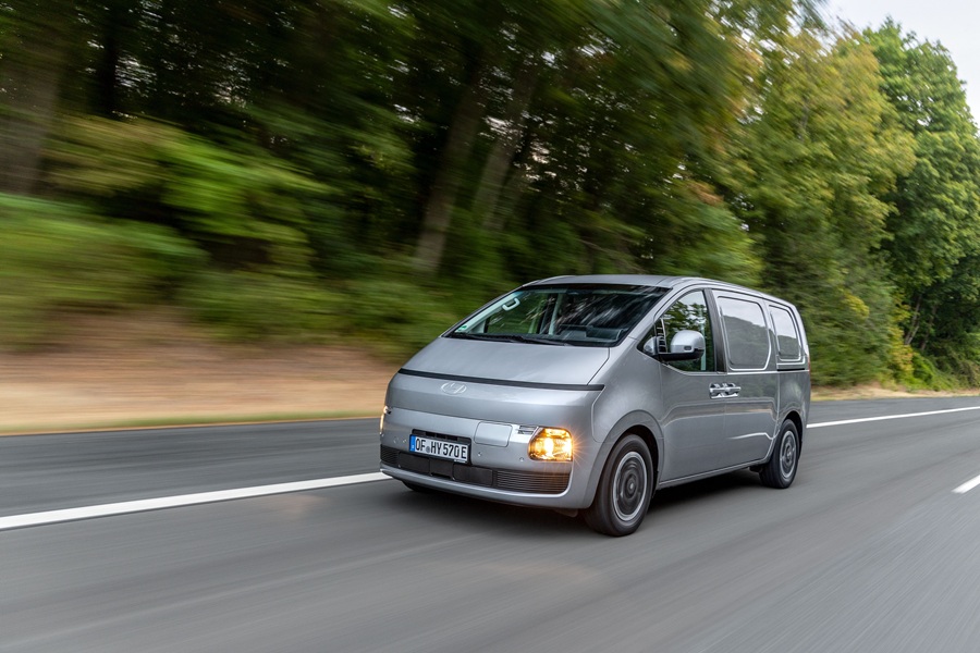 Hyundai STARIA Cargo Debuts as Electric LCV in Europe