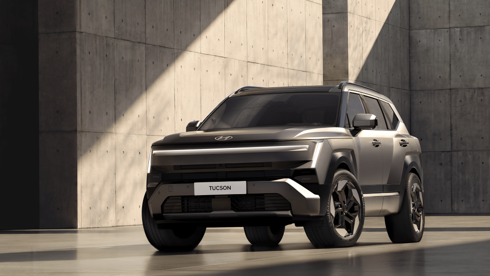 Hyundai Tucson Debuts With New Hybrid System and Pleos
