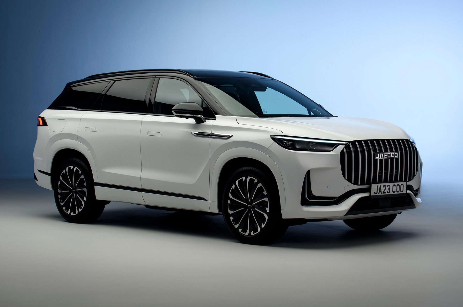 JAECOO 8 SHS-P hybrid SUV with Super Hybrid System powertrain