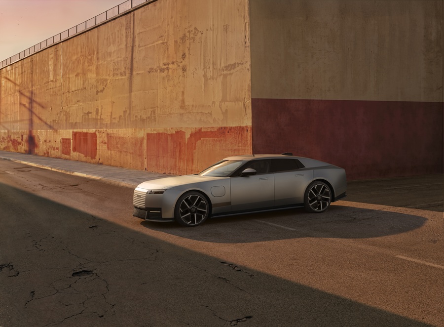 Jaguar Type 01 Unveiled With 1,000 PS and 400-Mile Range