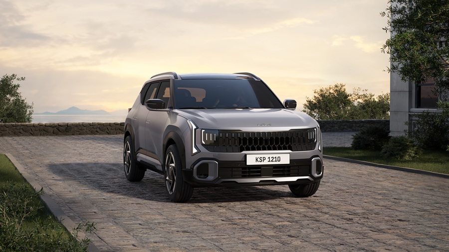 Kia Showcases Seltos Hybrid, K4 Hybrid and GT Lineup in Paris