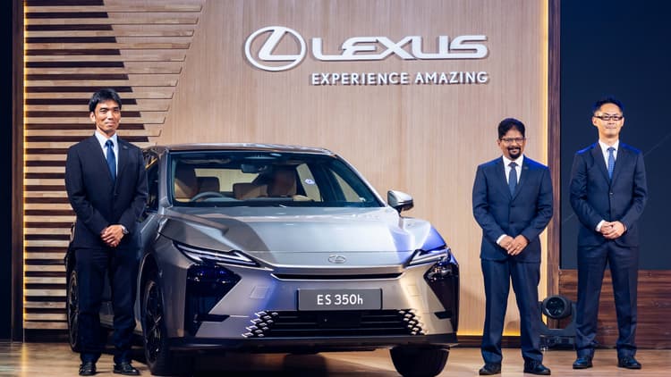 Lexus ES 350h Launched in India With 25.22 km/l Efficiency