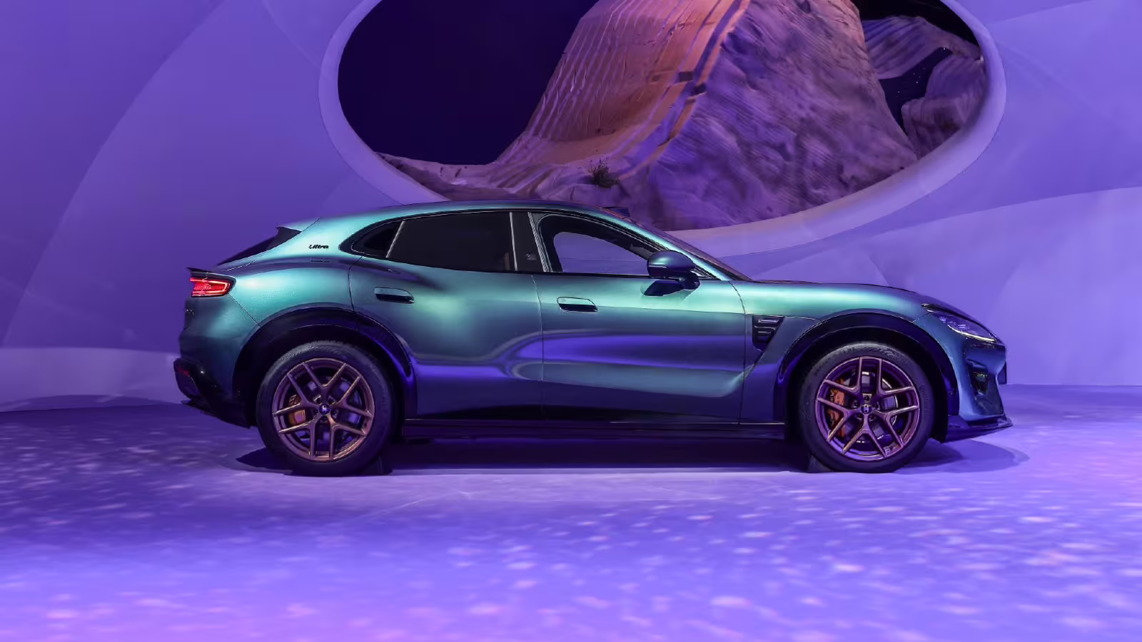 Luxeed RX 81-kWh Version Lowers Pre-Sale Price by 10%