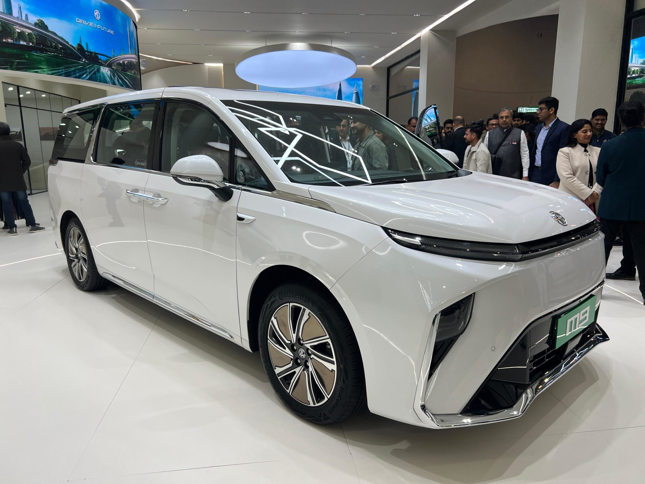 MG MGS9 PHEV SUV seven seat plug in hybrid