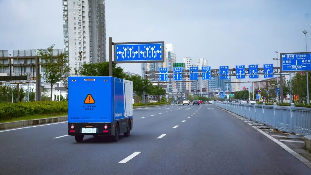 Momenta Robovan Deploys Mapless Autonomous Delivery Technology In Suzhou