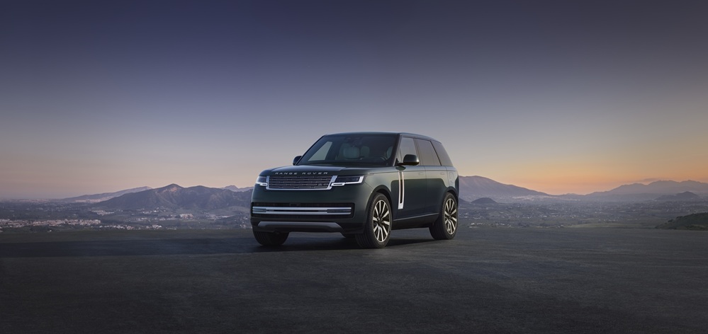 Range Rover Electric Debuts With 600 Km Range and 800V Charging