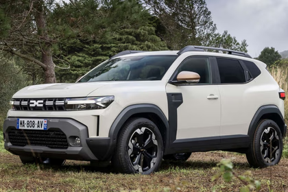 Renault Duster strong hybrid SUV India reveal