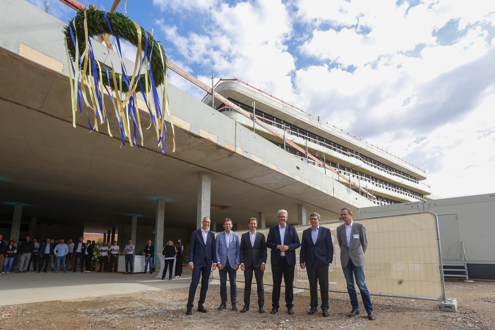 Stellantis Germany grEEn-campus Reaches Topping-Out Milestone in Rüsselsheim