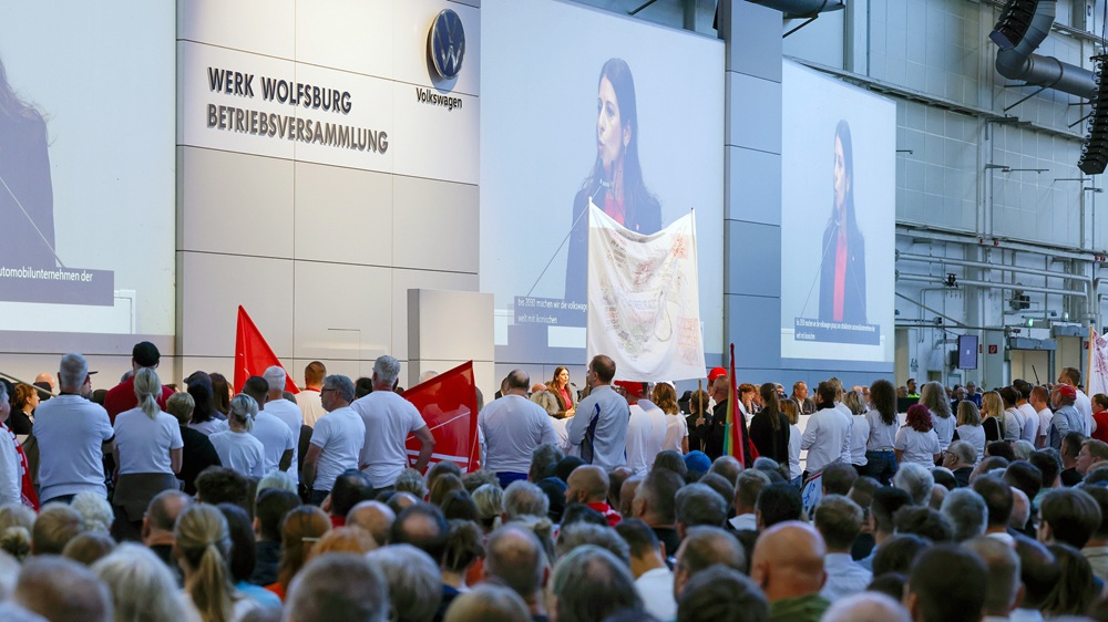 Volkswagen Group Job Cuts Could Exceed 100,000 in Germany