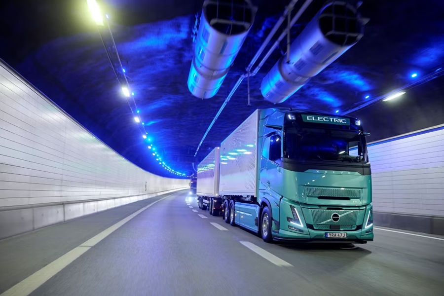Volvo Trucks Electric Truck Adds 450 km Range at 80 Tonnes