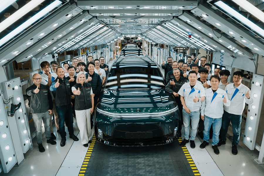XPENG G9L Begins Production Trial Ahead of Paris Debut