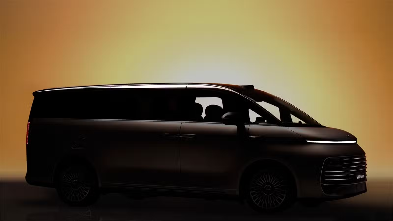 Geely Galaxy V900 Range-Extended Electric MPV Debuts Globally